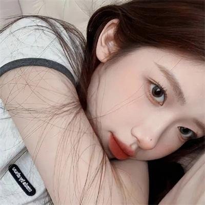 老艺术家孙女豪车代步炫富，人设崩塌，连续多日引热议
